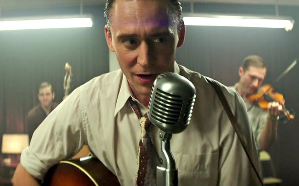 Tom Hiddleston country énekesként is zseniális (videó)