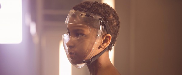 Ilyen zombi apokalipszist még nem láttál! Itt a The Girl with All The Gifts előzetese Ilyen zombi apokalipszist még nem láttál! Itt a The Girl with All The Gifts előzetese