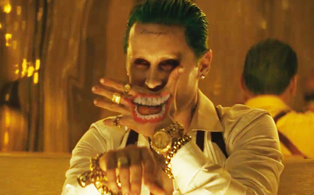 Joker megmutatja a játékszereit Joker megmutatja a játékszereit