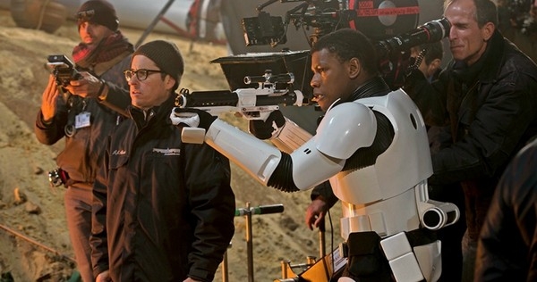 Újabb fotókon a Star Wars VIII, itt az SW-dokumentumfilm előzetese Újabb fotókon a Star Wars VIII, itt az SW-dokumentumfilm előzetese