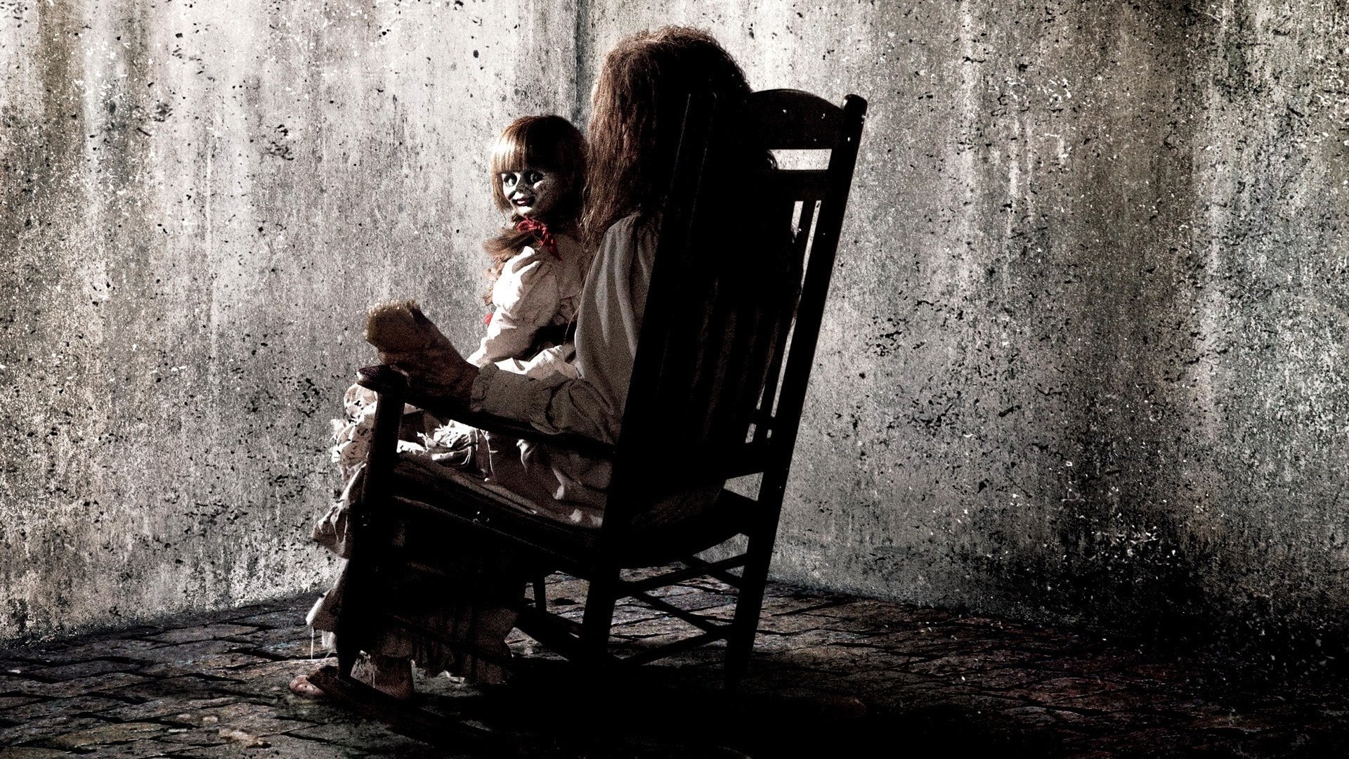 Papot hívtak, hogy áldja meg az Annabelle stábját Papot hívtak, hogy áldja meg az Annabelle stábját