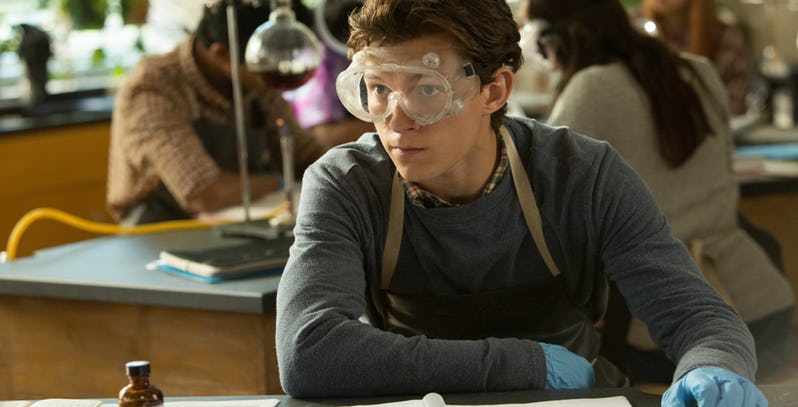 Tom Holland Peter Parkerként tér vissza a Pókember 2 első forgatási fotóin