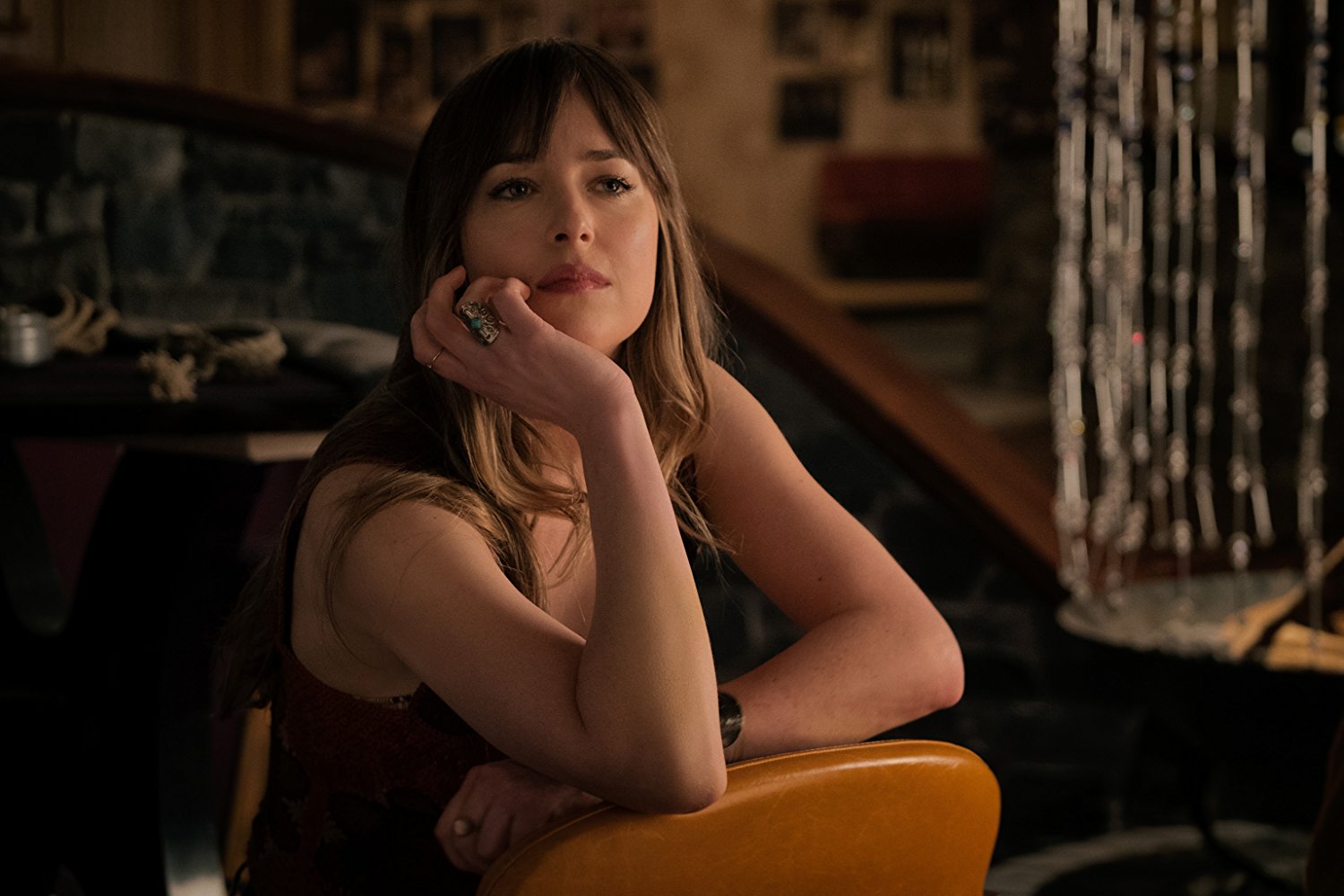 Chris Hemsworth kegyetlen éjszaka elé néz az El Royale-ban Chris Hemsworth kegyetlen éjszaka elé néz az El Royale-ban