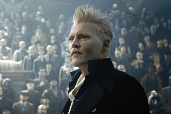 Johnny Depp félelmetes varázslóvá válik Johnny Depp félelmetes varázslóvá válik