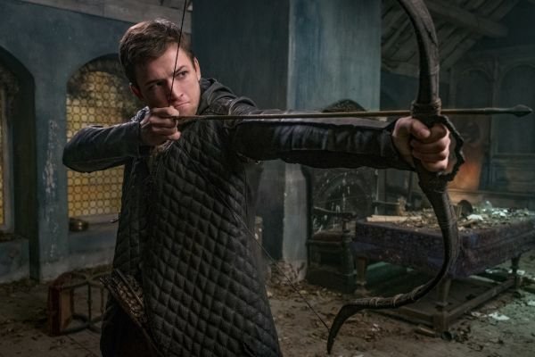 A szegényektől lop és a gazdagoknak adja – a kritikusok utálják az új Robin Hood-filmet A szegényektől lop és a gazdagoknak adja – a kritikusok utálják az új Robin Hood-filmet