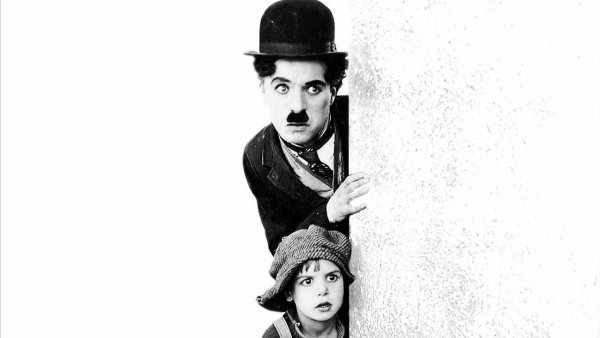 A kölyök – Charlie Chaplin gyerekkorát is beleszőtte a film történetébe