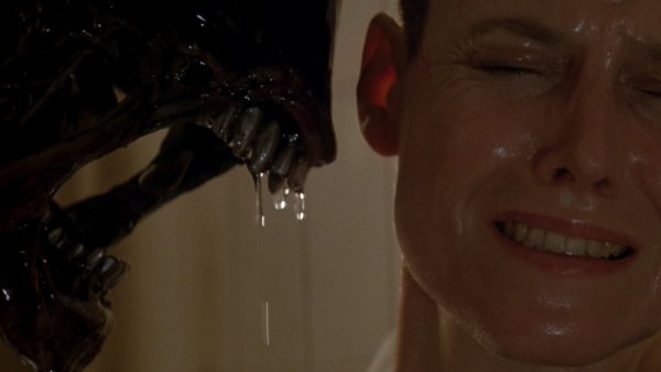 A végső megoldás: Halál - Ennyibe került a stúdiónak Sigourney Weaver kopasz feje A végső megoldás: Halál - Ennyibe került a stúdiónak Sigourney Weaver kopasz feje