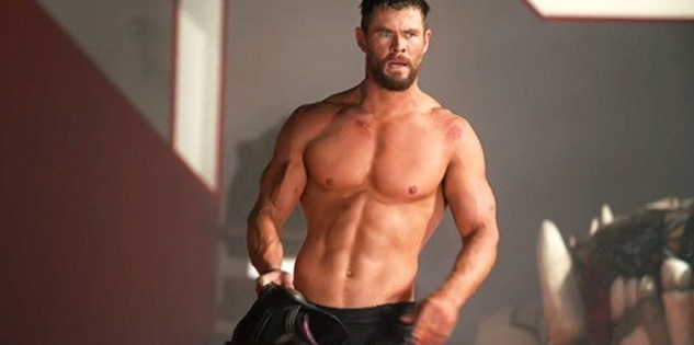 Kövér Thornak lőttek, Chris Hemsworth meztelen felsőtesttel borzolja a kedélyeket (videó) Kövér Thornak lőttek, Chris Hemsworth meztelen felsőtesttel borzolja a kedélyeket (videó)