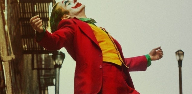 Tojással dobálják a Joker rajongóit Tojással dobálják a Joker rajongóit