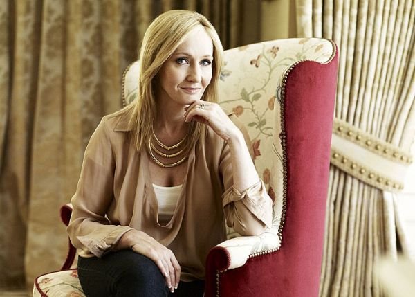 J.K. Rowling Twitteren szólt be a transzneműeknek, már most hatalmas a botrány