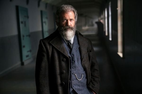 Mel Gibsonnak ismét komoly antiszemita és homofób vádakkal kell szembenéznie, kitálalt a kollégája