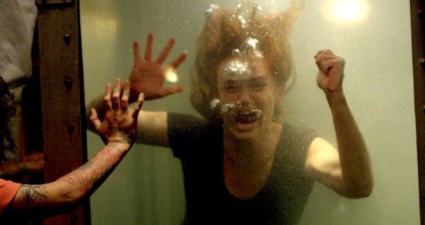 18-as karikával jön az új horror, magyar előzetest kapott a kövessbe!