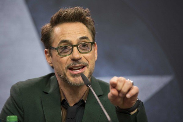 250 ezer dollárt adományozott Robert Downey Jr. Chadwick Bosemanra emlékezve