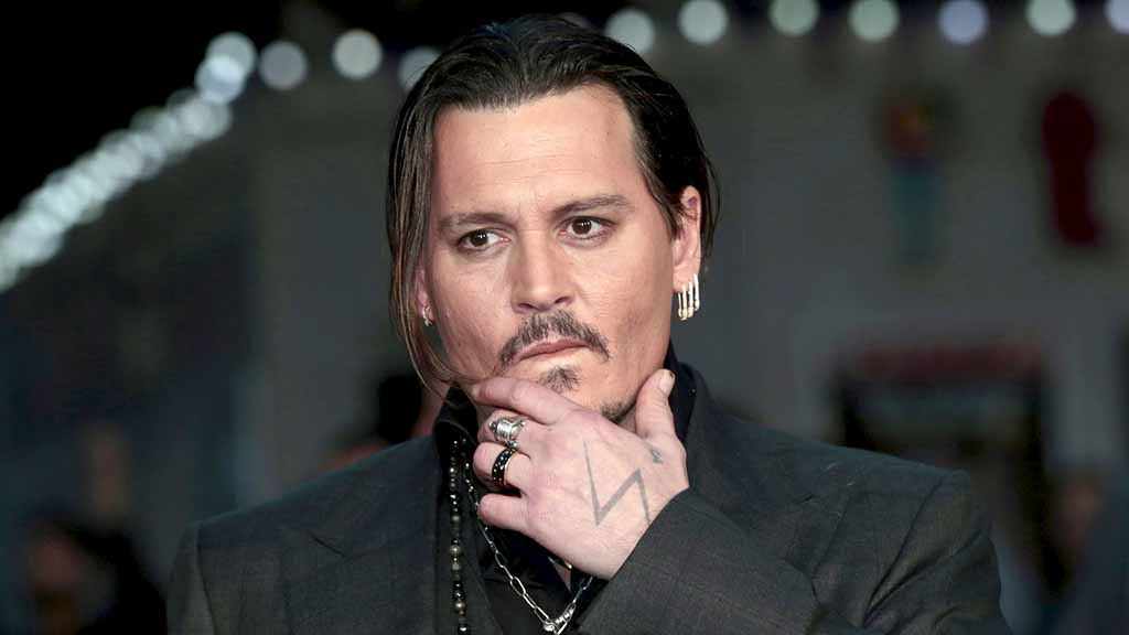 Johnn Depp pert veszített, feleségverőnek titulálták Johnn Depp pert veszített, feleségverőnek titulálták