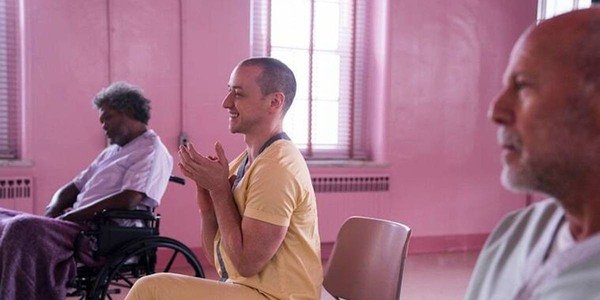 Így ünnepelte M. Night Shyamalan az Old forgatásának lezárását