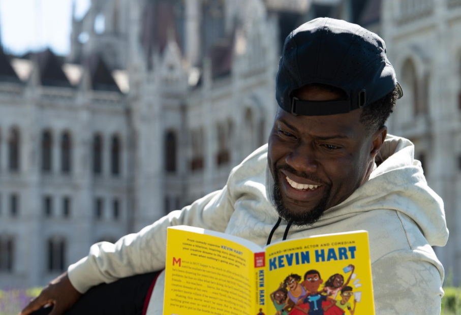 Semmi különös, csak Kevin Hart a Parlament előtt gyerekkönyvet olvasgat (képek) Semmi különös, csak Kevin Hart a Parlament előtt gyerekkönyvet olvasgat (képek)