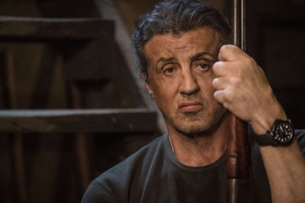 Csontrepesztő szuperhős thrillerrel jön Stallone 