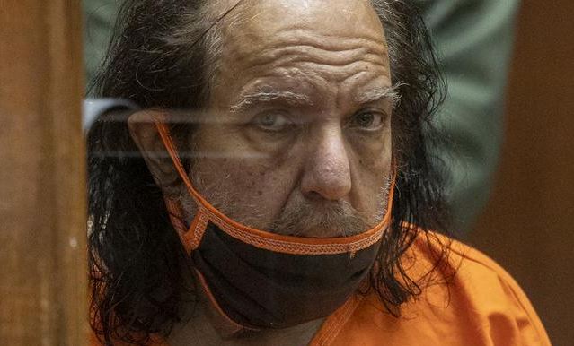 330 év börtön várhat Ron Jeremyre szexuális zaklatás és nemi erőszak miatt