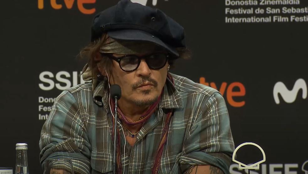 Johnny Depp: ‘Azt hiszik, hogy ez normális, de nem az.’ (videó)