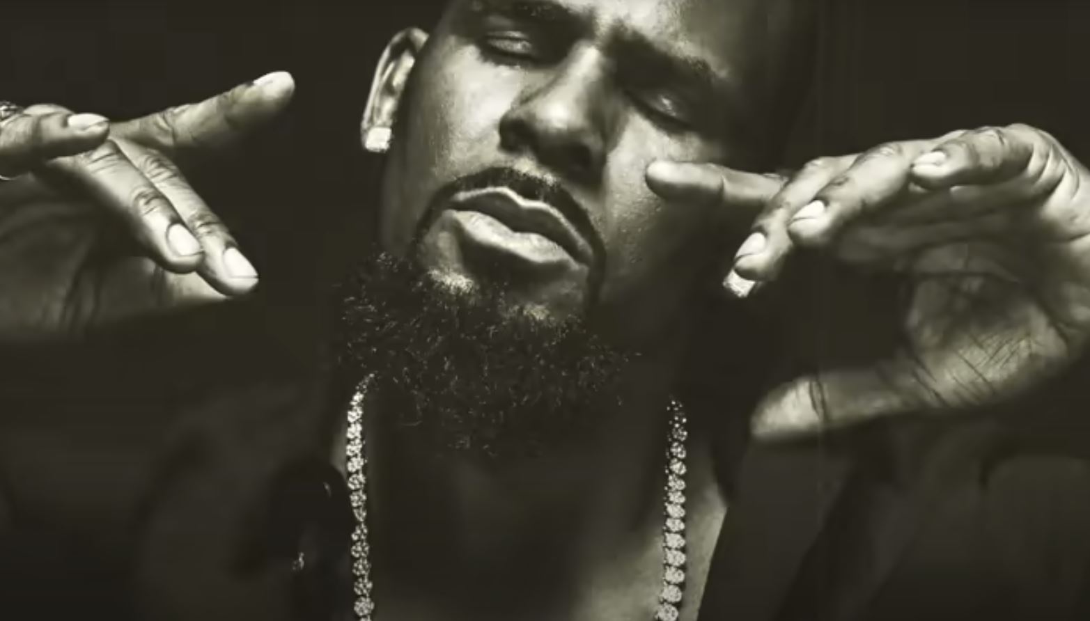 R Kelly bűnös, 20 év várhat rá R Kelly bűnös, 20 év várhat rá
