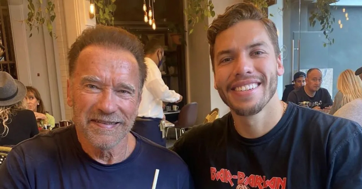 Arnold Schwarzenegger fia meztelen felsőtesttel pózol a 'Predator 2.0' forgatásán (fotó)