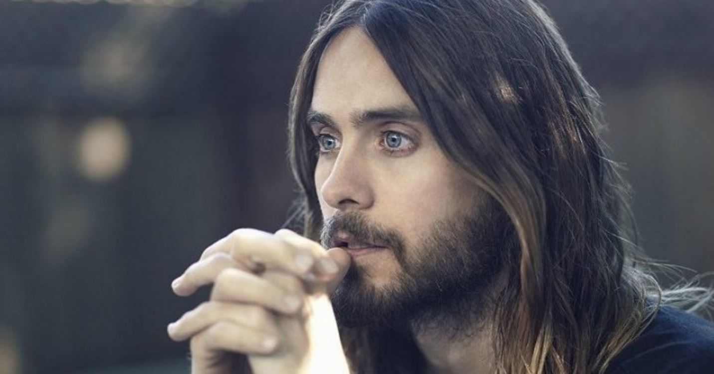 Az 50 éves Jared Leto félmeztelen fotóval ünnepelt, ez a fickó tényleg egy vámpír (kép) Az 50 éves Jared Leto félmeztelen fotóval ünnepelt, ez a fickó tényleg egy vámpír (kép)