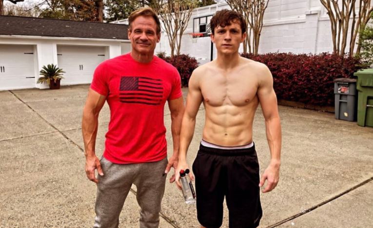 Azta! Tom Holland azért elég keményen kipattintotta magát a Pókember 3-ra! (fotó) Azta! Tom Holland azért elég keményen kipattintotta magát a Pókember 3-ra! (fotó)