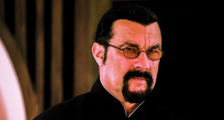 Steven Seagal újra a figyelem középpontjában a moszkvai születésnapi beszéde miatt Steven Seagal újra a figyelem középpontjában a moszkvai születésnapi beszéde miatt