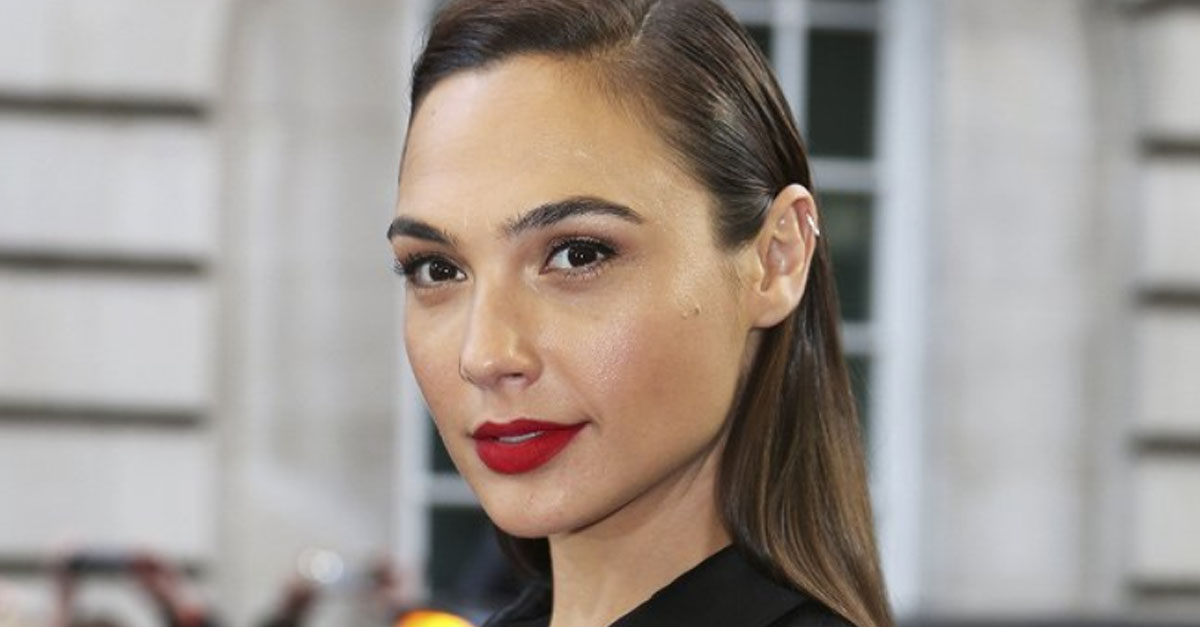 Gal Gadottal jön Alfred Hitchcock klasszikusának remake-je Gal Gadottal jön Alfred Hitchcock klasszikusának remake-je