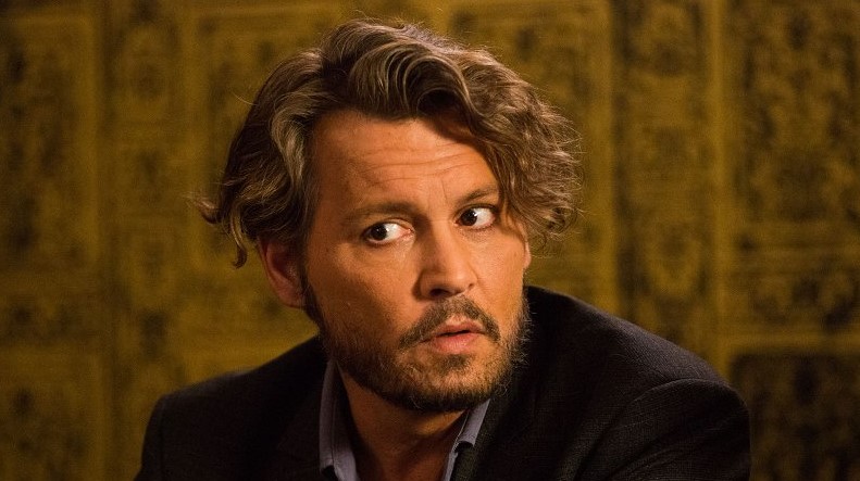 A bíróságon rajzolgató Johnny Depp az internet legújabb kedvence (videó)