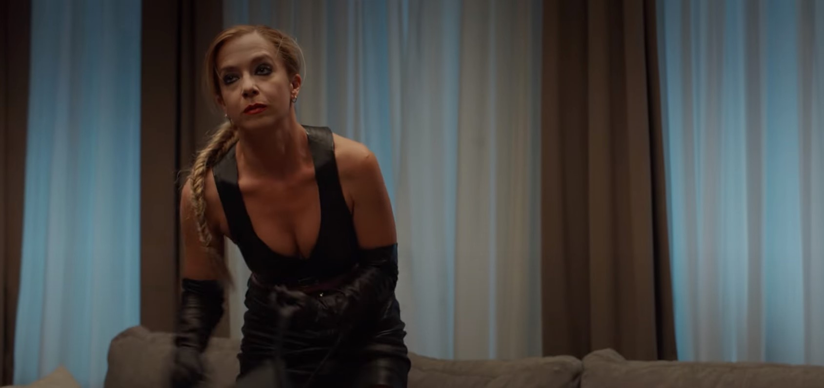 Macskanőnek öltözött call girl várja A besúgó sztárját a Szia Életem!-ben