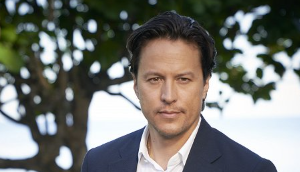 'Éveken át féltem tőle. Óvakodjatok tőle, nők!': Szexuális jellegű vádakkal állt elő több nő a Nincs idő meghalni rendezőjével szemben