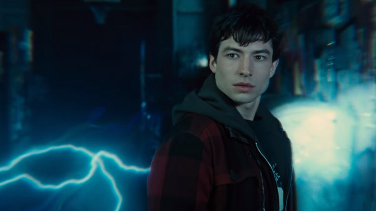 Ezra Miller kikérte magának, hogy a rendőrök helytelen névmást használtak rá Ezra Miller kikérte magának, hogy a rendőrök helytelen névmást használtak rá