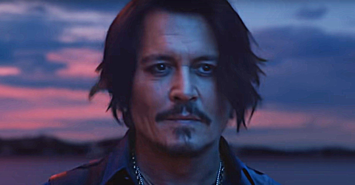 Johnny Depp sztárvendégként gitározott és énekelt a rágalmazási per után Jeff Beck koncertjén (videók)