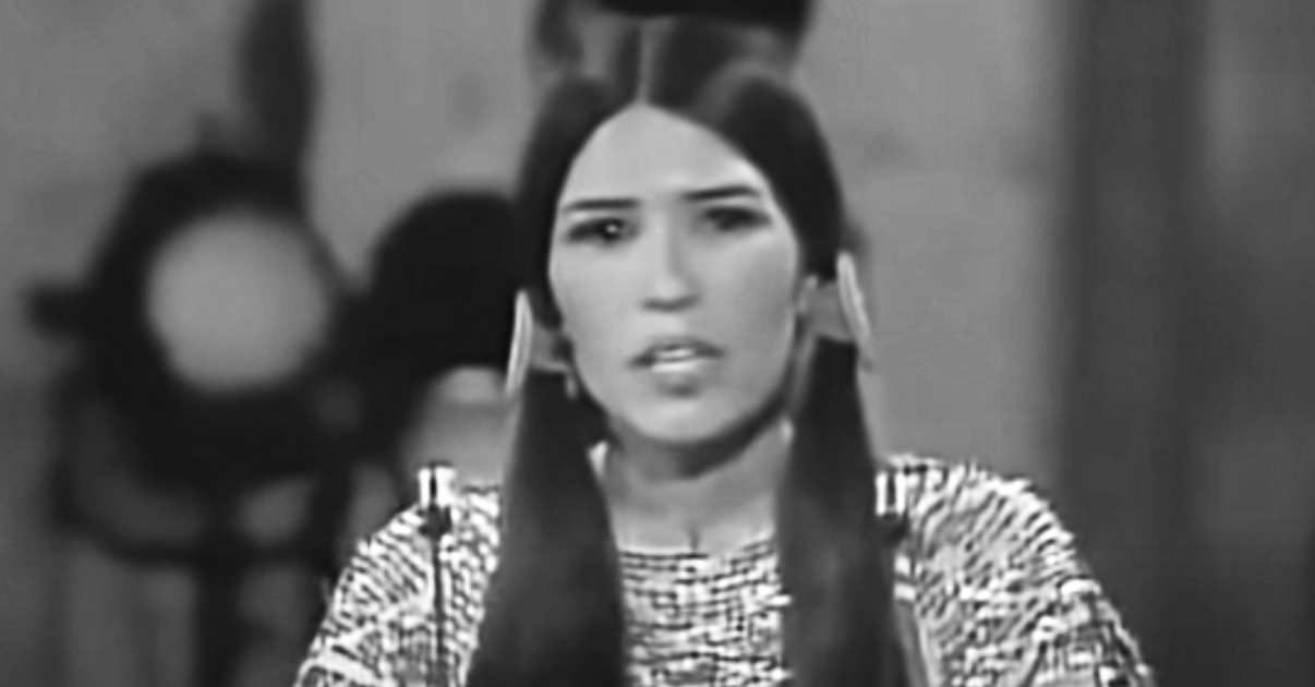 Elhunyt Sacheen Littlefeather, a színésznő, aki visszautasította Marlon Brando Oscar-díját