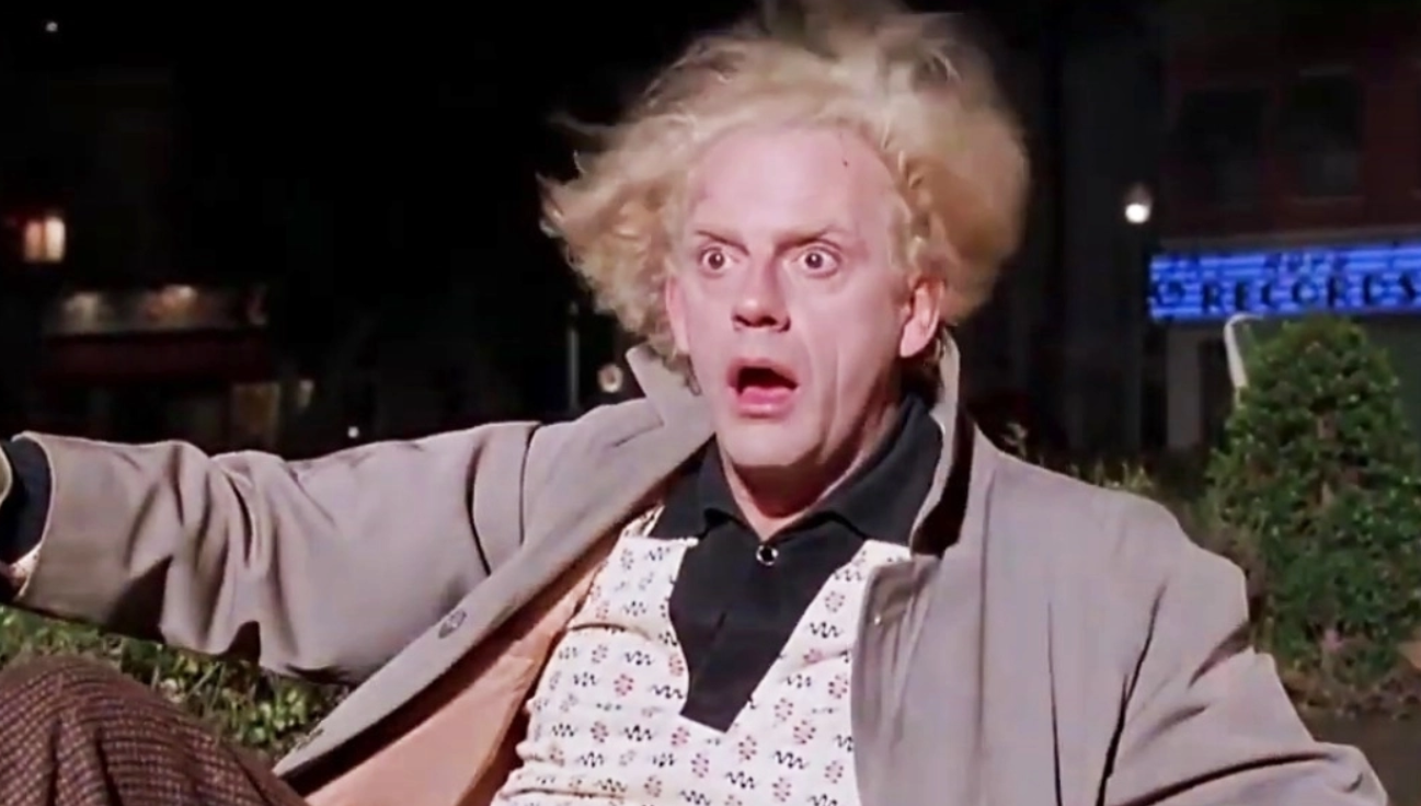 Te magasságos, Christopher Lloyd épp most harangozta be a Vissza a jövőbe 4-et?