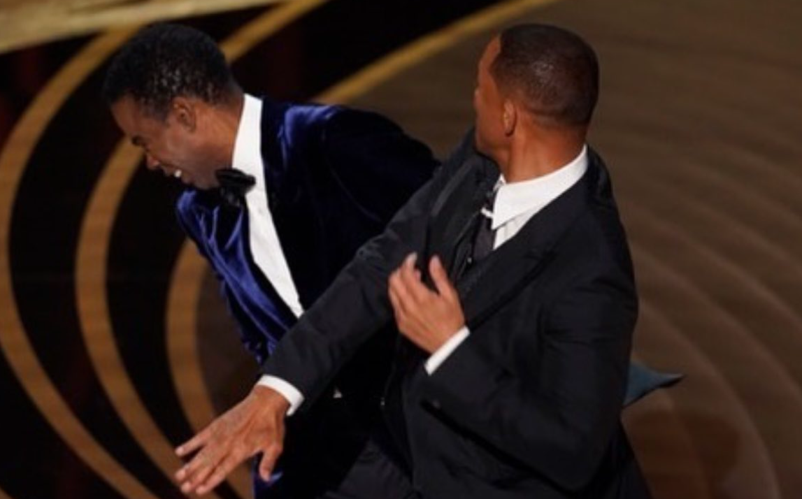 Fizikai erőszak az Oscaron: Így reagált Hollywood Will Smith viselkedésére