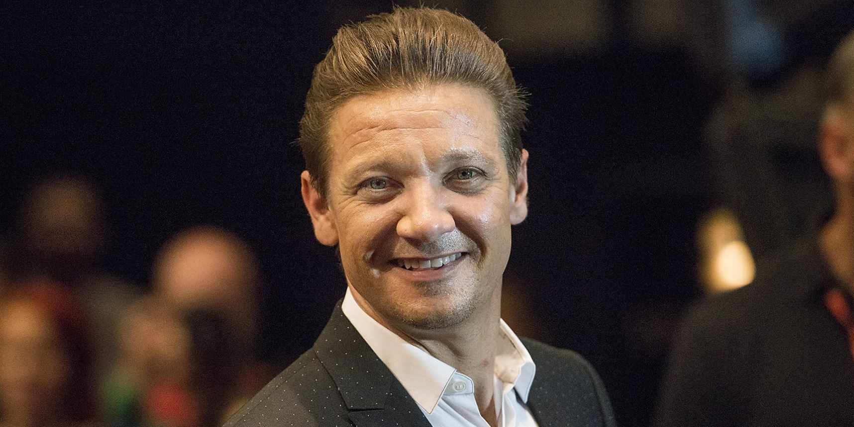 Jeremy Renner újra a vörös szőnyegen, mától nézhető az új sorozata Jeremy Renner újra a vörös szőnyegen, mától nézhető az új sorozata