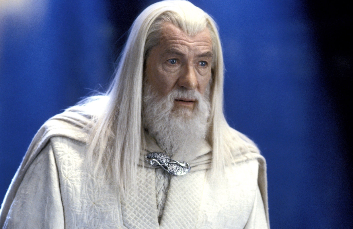 Gandalfnak öltözve bulizott az utcán egy srác, amikor belefutott Ian McKellenbe (videó) Gandalfnak öltözve bulizott az utcán egy srác, amikor belefutott Ian McKellenbe (videó)