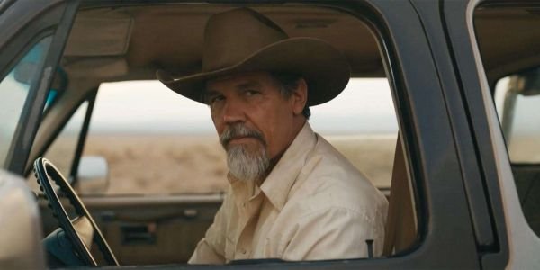 Anyaszült meztelenül fotózták a Thanost alakító Josh Brolint (kép)