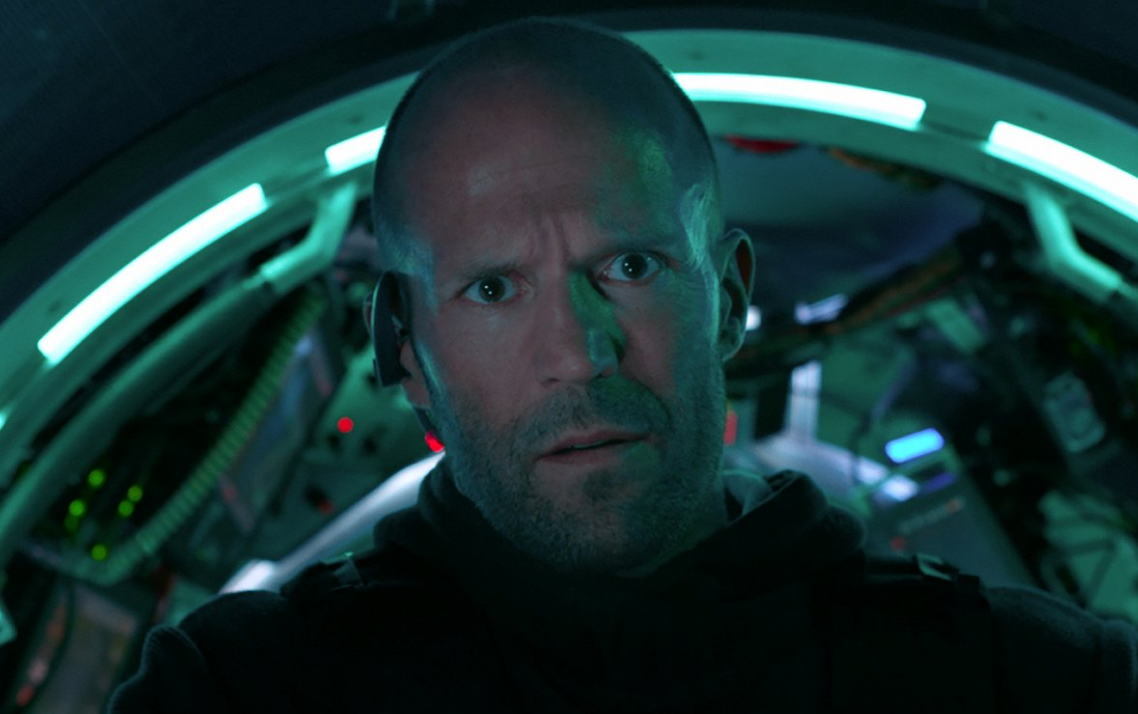 Nem vicc, Jason Statham jet-skivel és szigonnyal száll szembe a cápákkal Nem vicc, Jason Statham jet-skivel és szigonnyal száll szembe a cápákkal