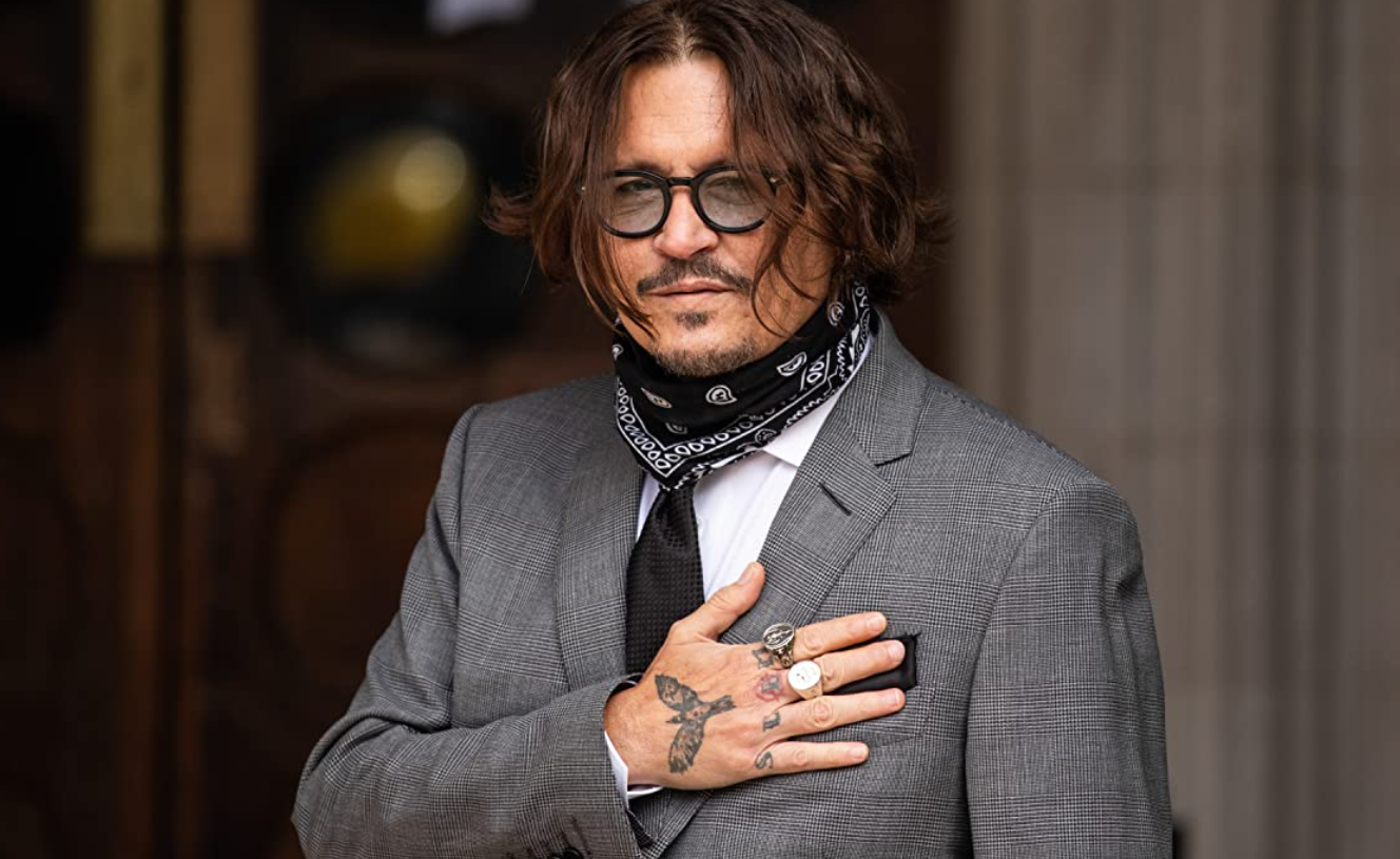 Nem akármilyen sztárvendég jelenlétében mutatták be Johnny Depp új filmjét Párizsban (videó)