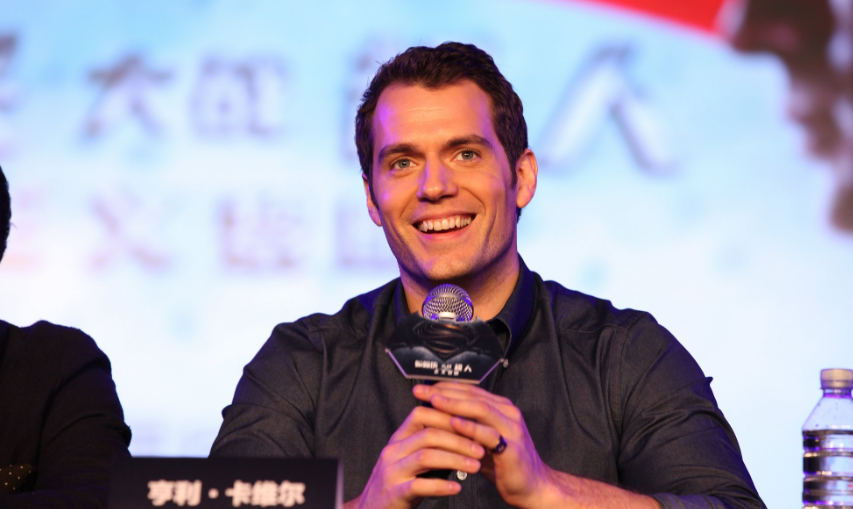 Cavill, Gyllenhaal és González Guy Ritchie új filmjében, mondjuk a részleteket Cavill, Gyllenhaal és González Guy Ritchie új filmjében, mondjuk a részleteket