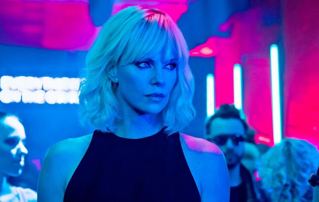 Mindenkit szétb*szok, aki megpróbál b*szakodni veletek': Charlize Theron a drag queen-ellenes törvényről Mindenkit szétb*szok, aki megpróbál b*szakodni veletek': Charlize Theron a drag queen-ellenes törvényről