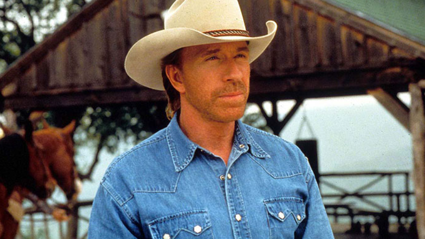 Így köszöntötte Chuck Norris a 102 éves édesanyját Anyák napján