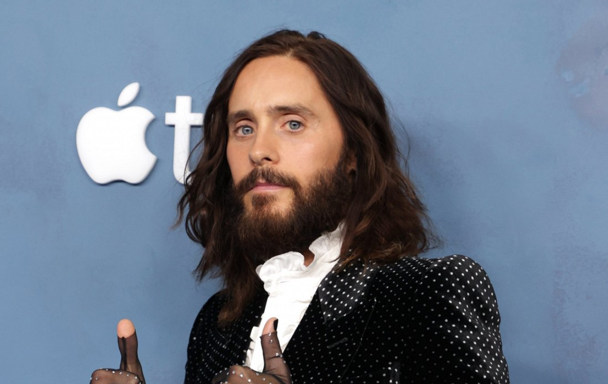 Jared Leto megőrült? Egy berlini hotel falára mászva videózták le a színészt (videó)