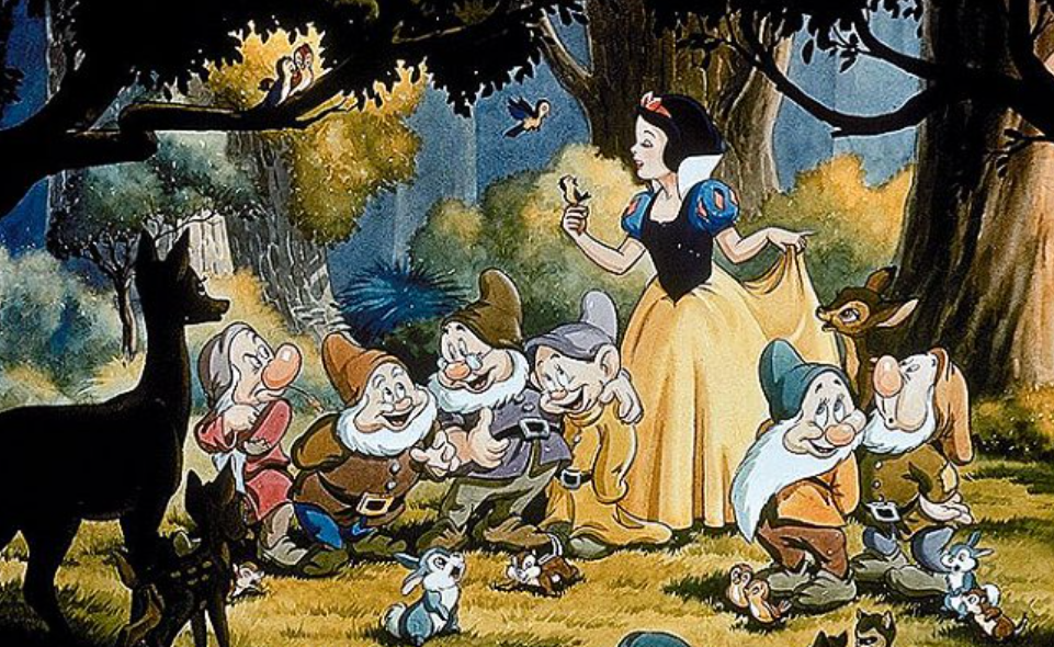 Forgatási fotókon az új Hófehérke-film, a Disney reagált a vitákat gerjesztő képekre