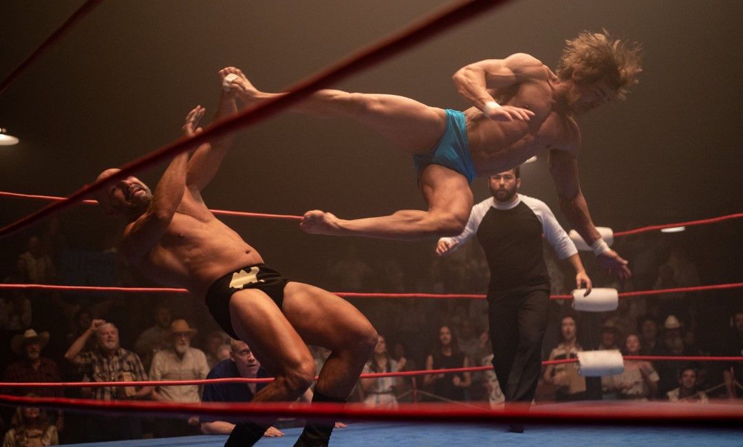 Zac Efron iszonyúan kigyúrta magát erre a filmre, végre megvan a premierdátum