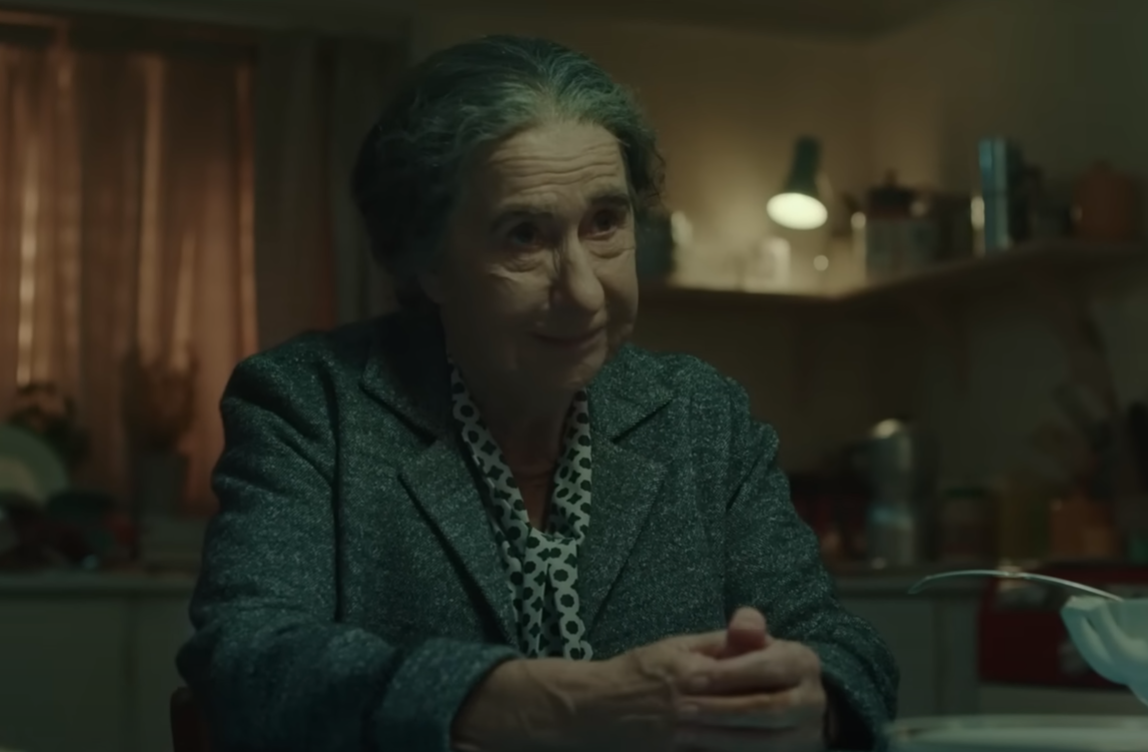 Igen, ő ott tényleg Helen Mirren, rá sem ismerni az Oscar-díjas színésznőre az új filmje, a Golda előzetesében Igen, ő ott tényleg Helen Mirren, rá sem ismerni az Oscar-díjas színésznőre az új filmje, a Golda előzetesében