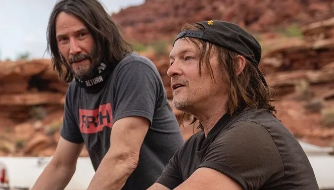 Keanu Reeves és a The Walking Dead sztárja együtt szeli át a sivatagot motorral az új sorozat évadban Keanu Reeves és a The Walking Dead sztárja együtt szeli át a sivatagot motorral az új sorozat évadban